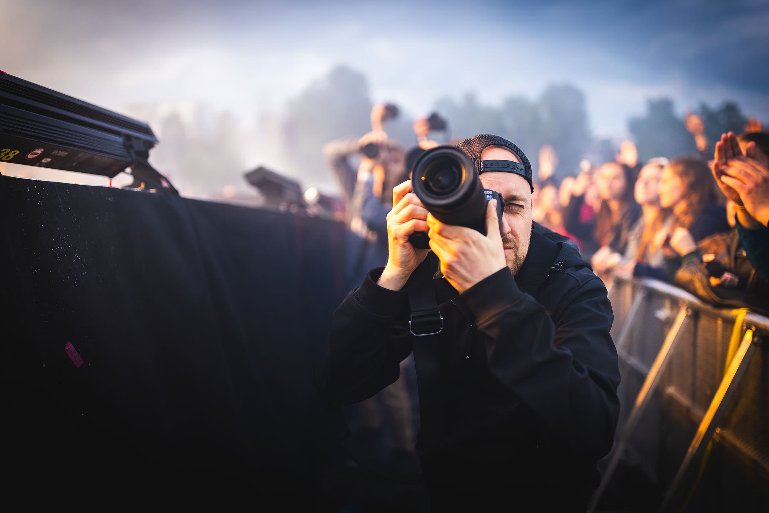 Michal Tvrdík na koncertě s foťákem v roce